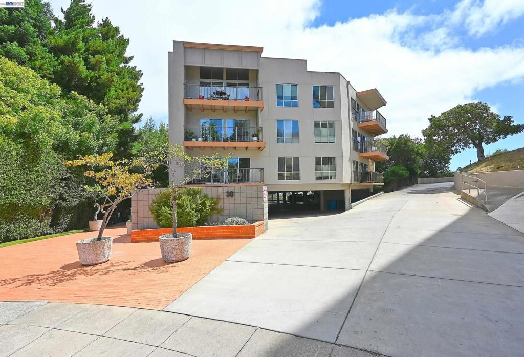 30 Mounds Rd # 201, San Mateo