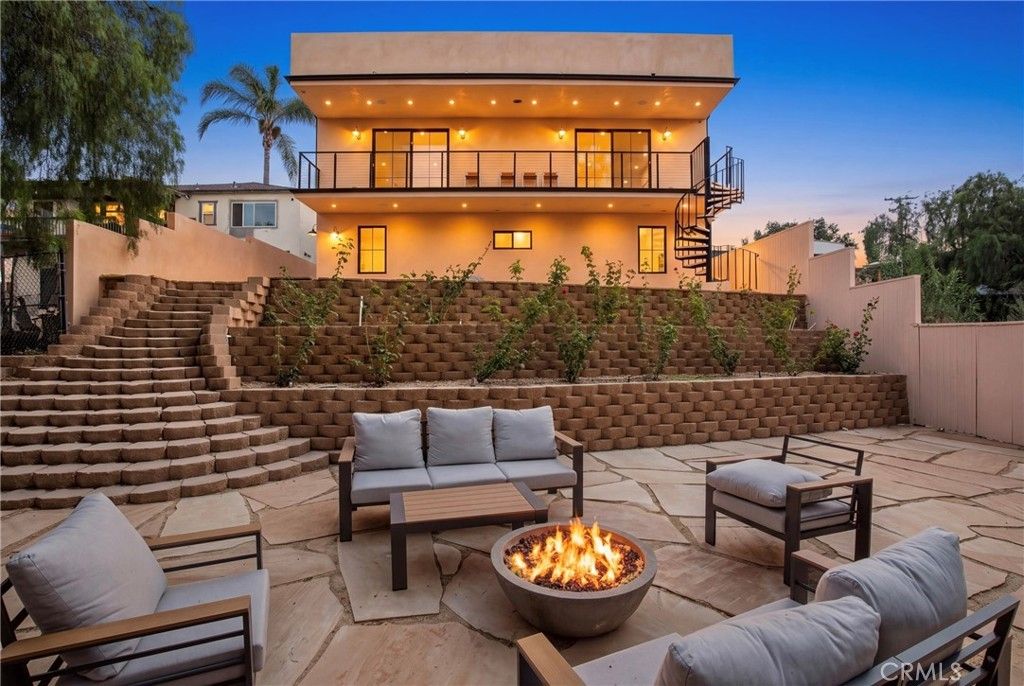 1102 W 6th, San Pedro