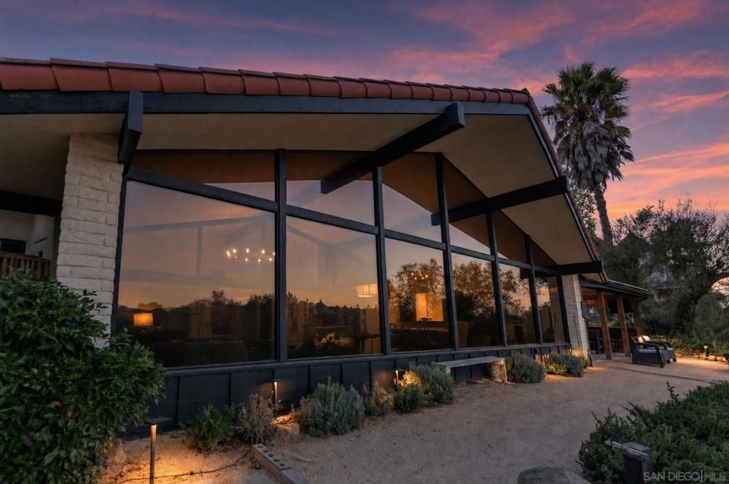 111 Morro Hills Road, Fallbrook