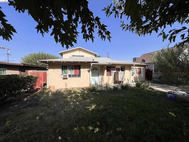 817 Sierra St, Madera
