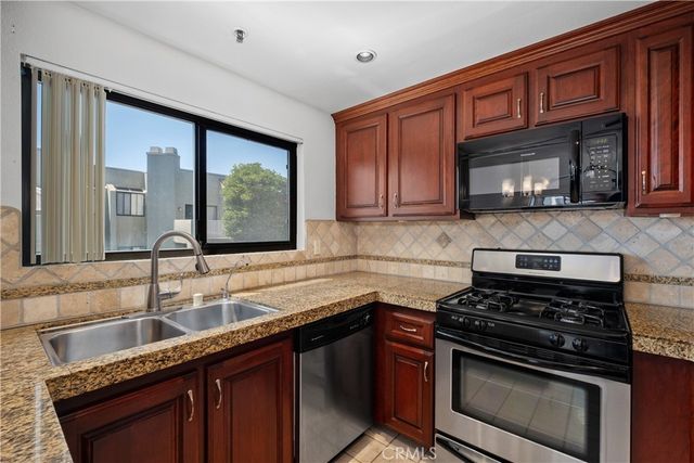 17652 Sergio Circle # 202, Huntington Beach
