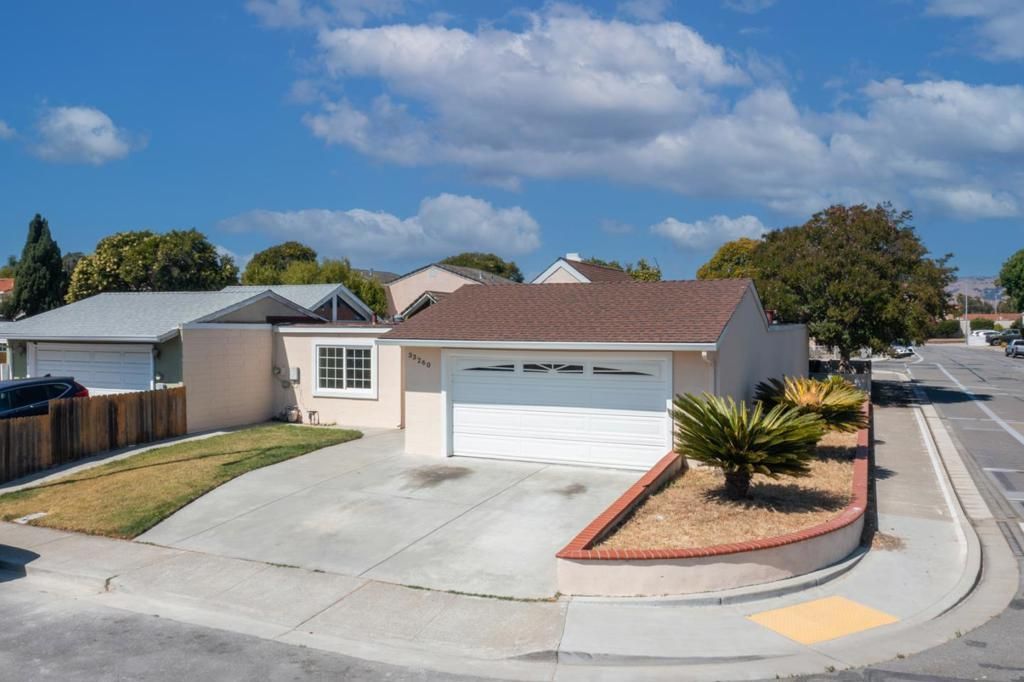 33260 Lake Oneida Street, Fremont