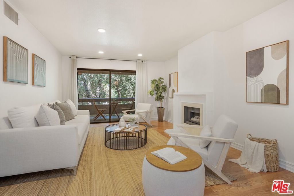 15231 Magnolia Boulevard # 114, Sherman Oaks
