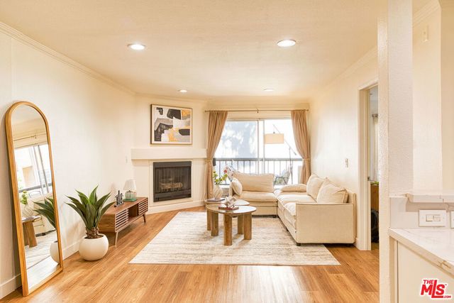 5510 Owensmouth Avenue # 218, Woodland Hills