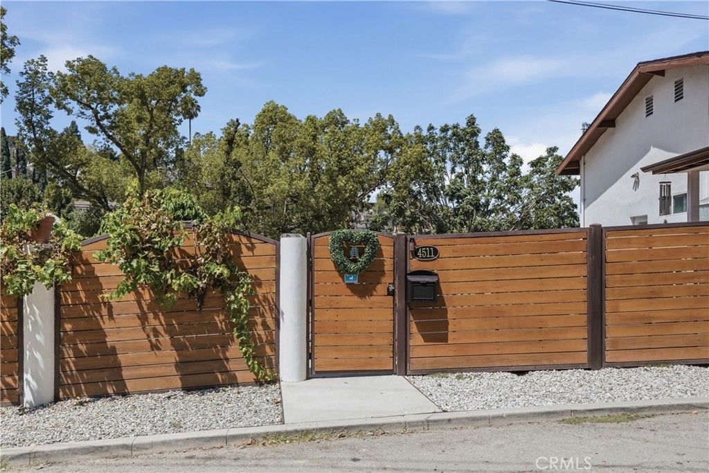 4511 Bedilion, Los Angeles