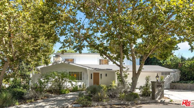 5220 Melvin Avenue, Los Angeles
