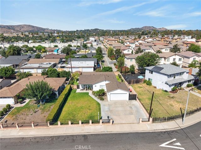 2211 Angela, Pomona