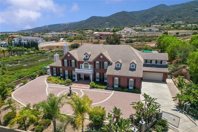 1150 Sandra, Corona