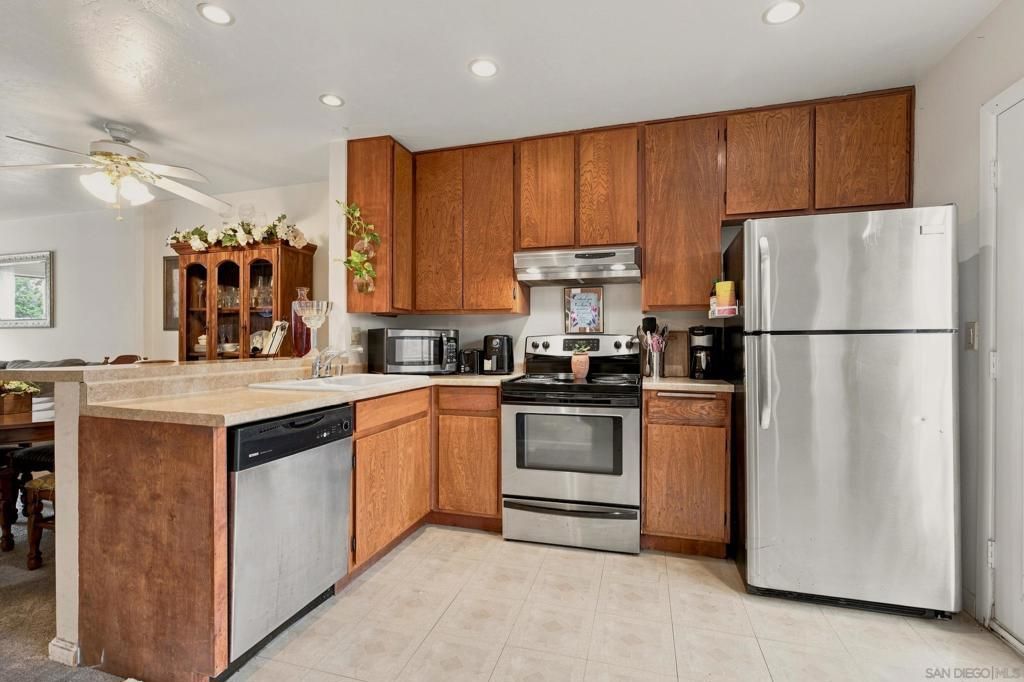 10345 Carefree Dr, Santee