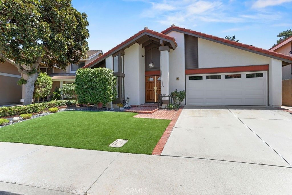 21 Glorieta W, Irvine