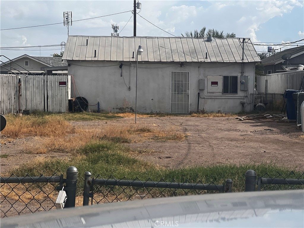119 Walnut, Needles