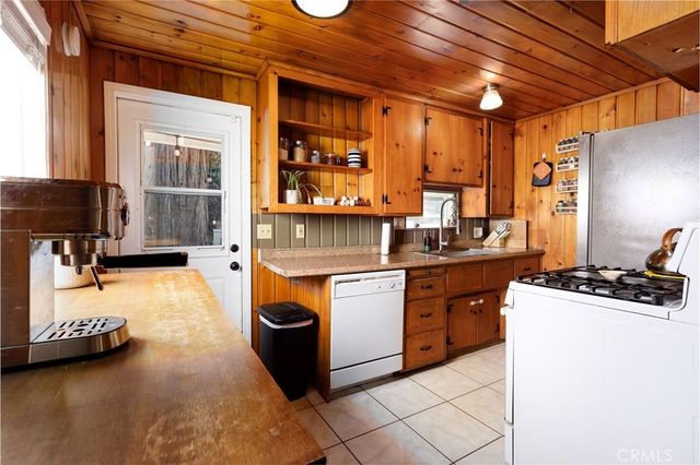 23668 Scenic, Crestline