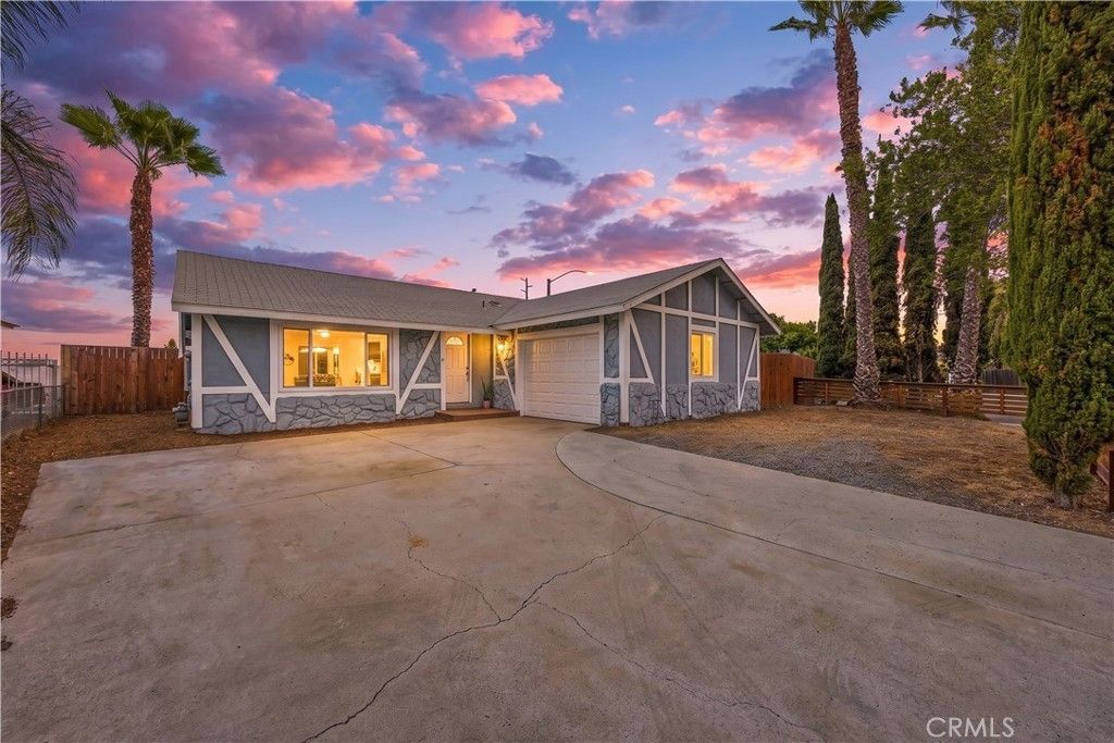 560 W Los Angeles Drive, Vista