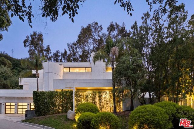 11210 Briarcliff Lane, Los Angeles