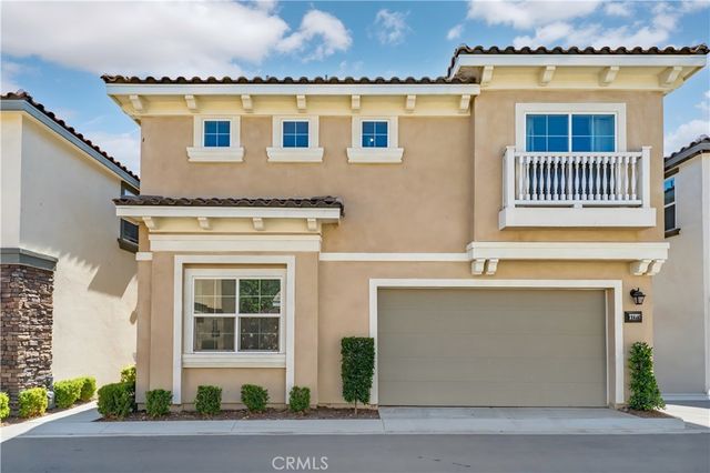 13846 Farmhouse, Chino
