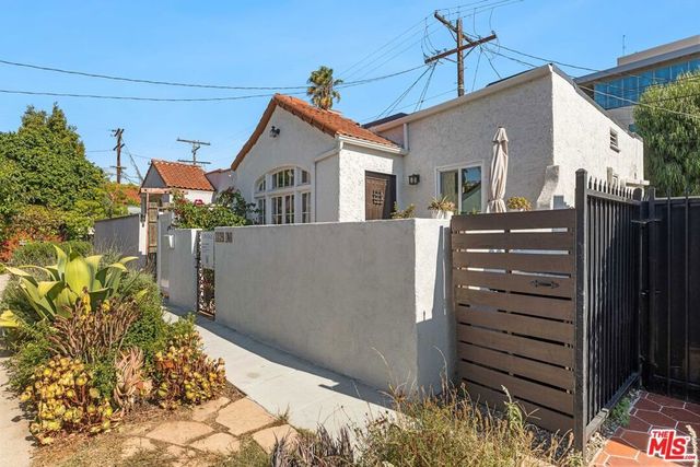 1234 1/8 N Cahuenga Boulevard, Los Angeles