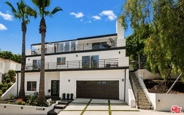 21490 Arcos Drive, Woodland Hills