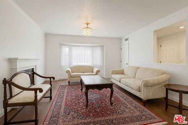 21620 Burbank Boulevard # 9, Woodland Hills