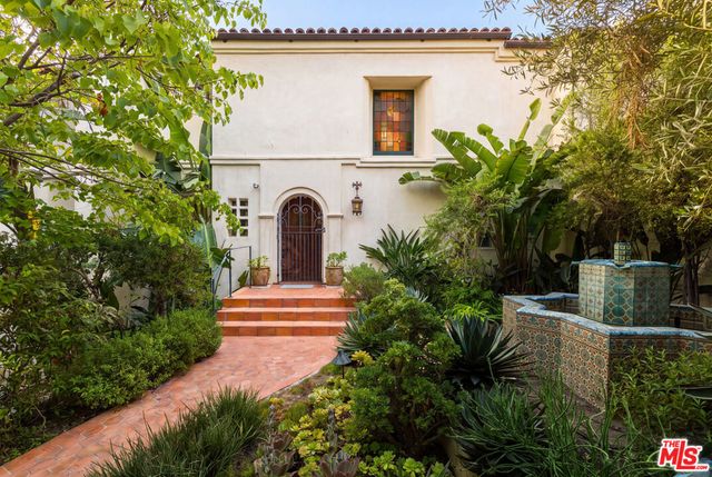 3842 Carnavon Way, Los Angeles