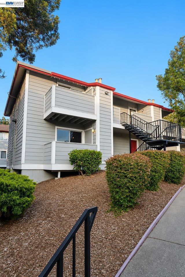 29629 Mountain Oak Ct # 46, Hayward