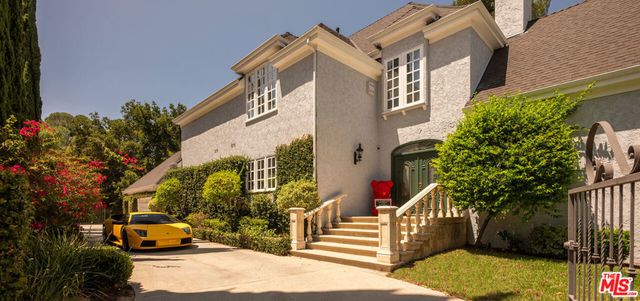 3891 Sepulveda Boulevard, Sherman Oaks