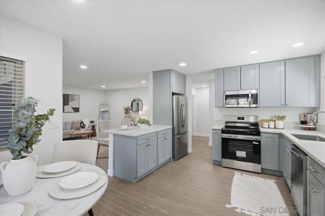 5533 Adobe Falls Rd # 3, San Diego