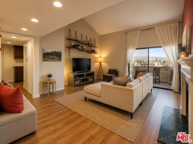 7625 Reseda Boulevard # 305, Los Angeles