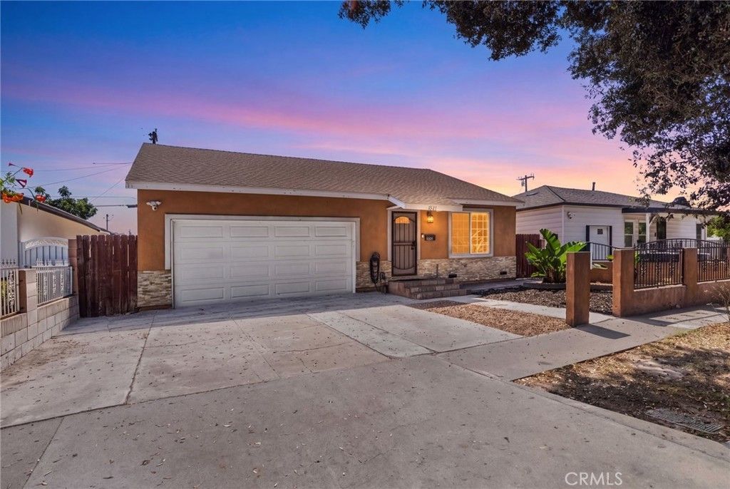 2211 Oak Street, Santa Ana
