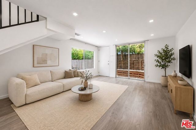 11652 Chenault Street # 14, Los Angeles