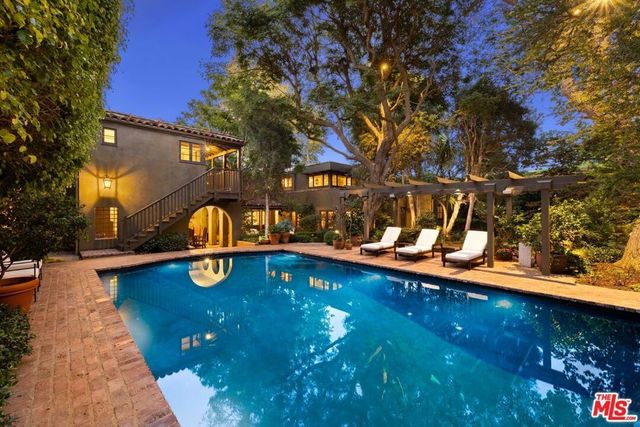 159 N Cliffwood Avenue, Los Angeles