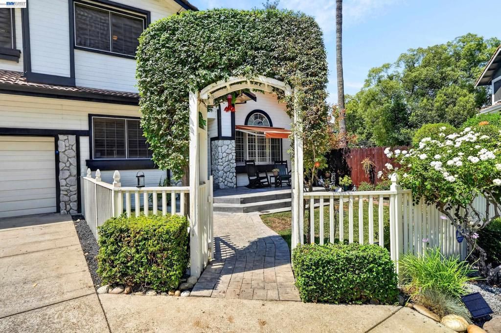 467 Pecan Pl, Brentwood