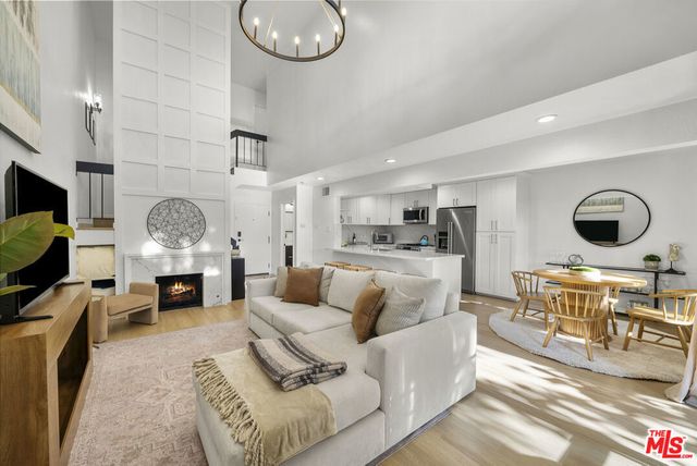 4425 Whitsett Avenue # 214, Los Angeles