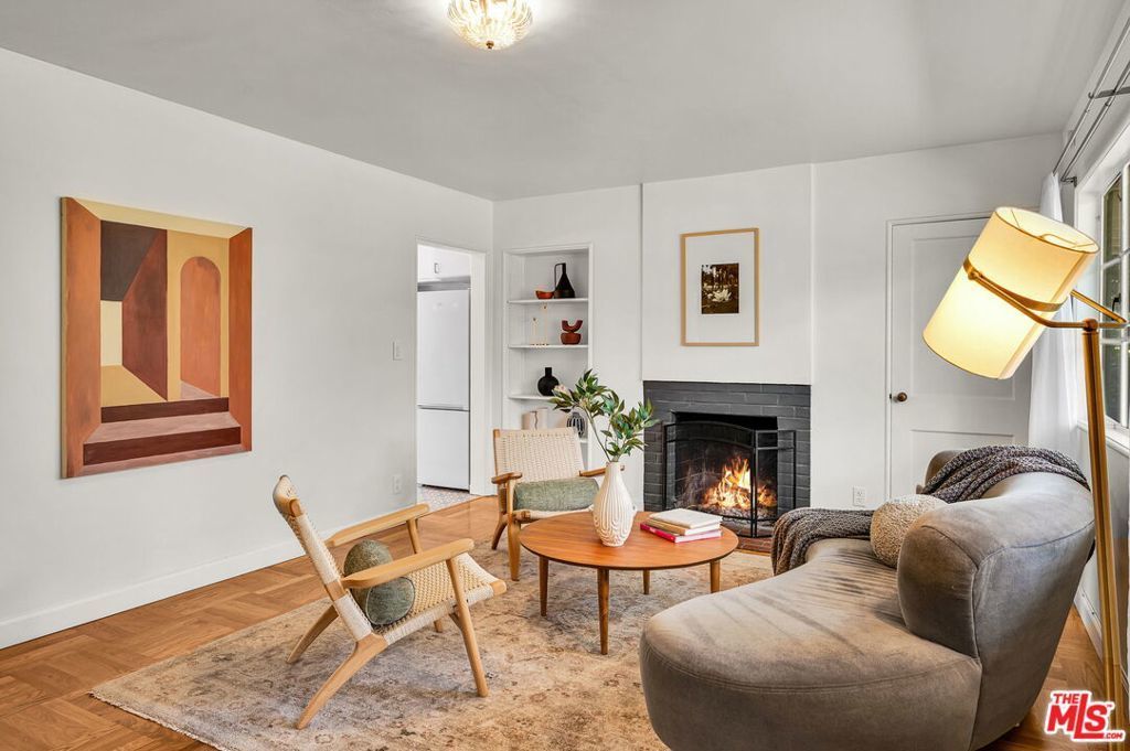 5226 Village Green, Los Angeles