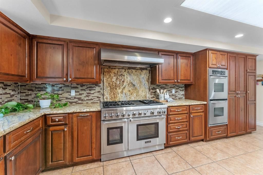 15321 Via Molinero, Poway