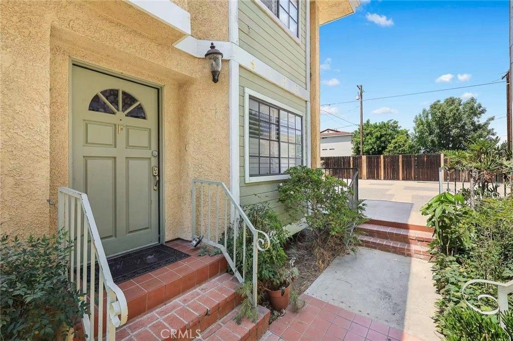 25 Palmetto Drive # F, Alhambra