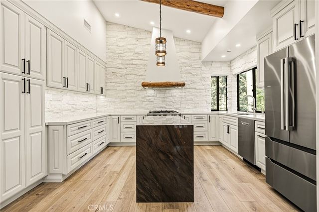 26325 Jacqueline Rd, Twin Peaks