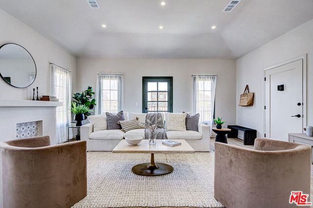 1801 1/2 S Sycamore Avenue, Los Angeles