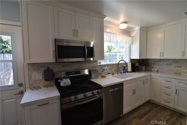 6242 Kenwater, Los Angeles