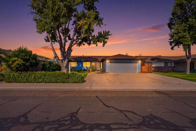 865 Locust Avenue, Manteca