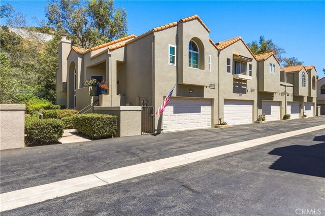 22229 Shadow Valley, Chatsworth
