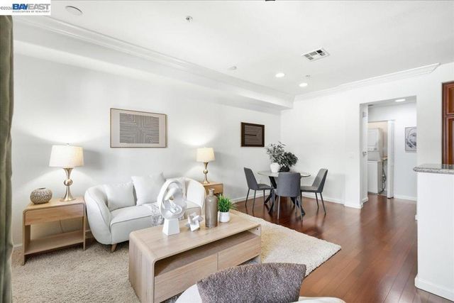 54 Parc Place Dr, Milpitas