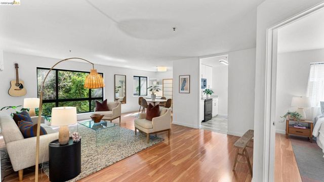 260 Perkins St # 2e, Oakland