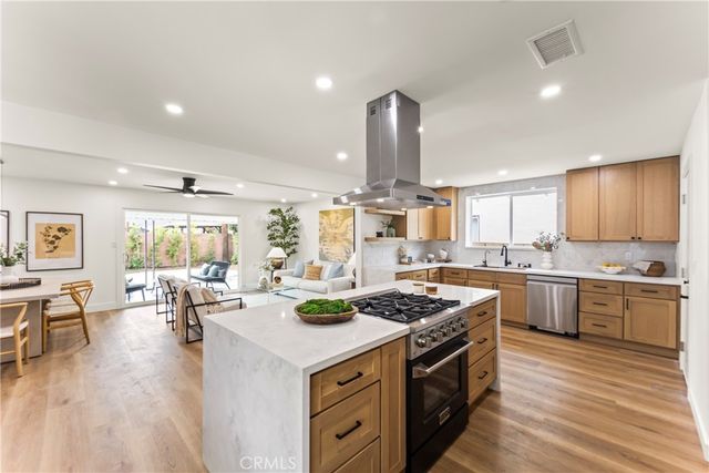 2218 Lewis, Santa Ana