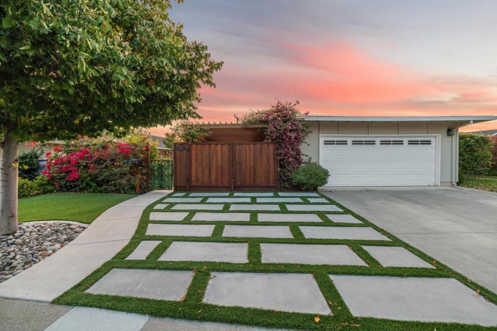 33423344 Los Prados Street, San Mateo
