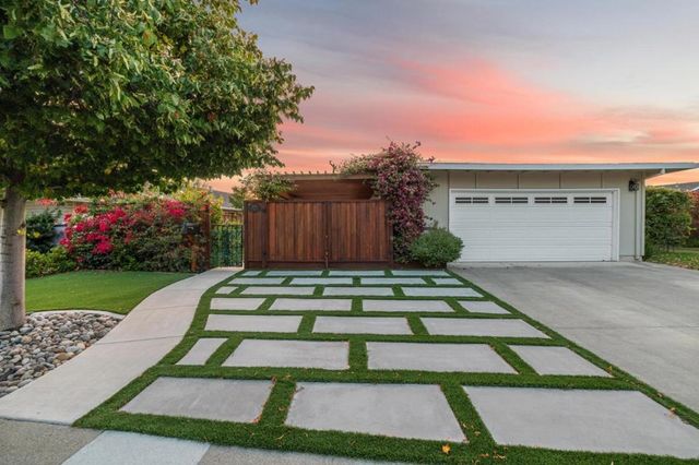 33423344 Los Prados Street, San Mateo