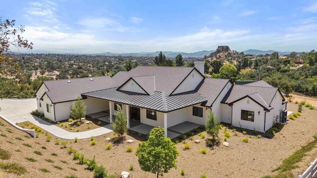 575 Twin Country Lane, Fallbrook