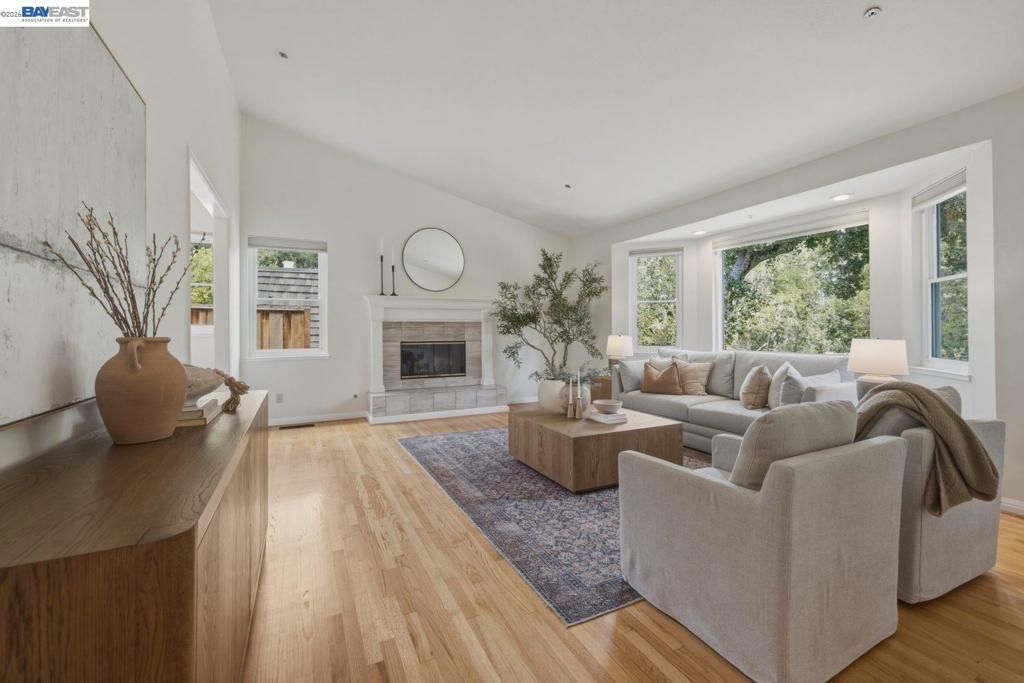 26 Oak Rd, Orinda
