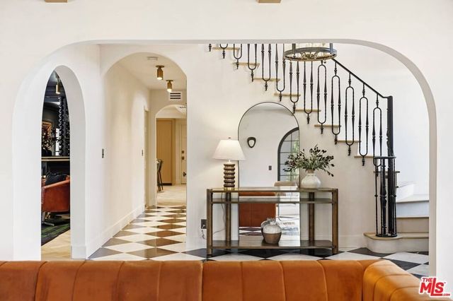 8244 Skyline Drive, Los Angeles