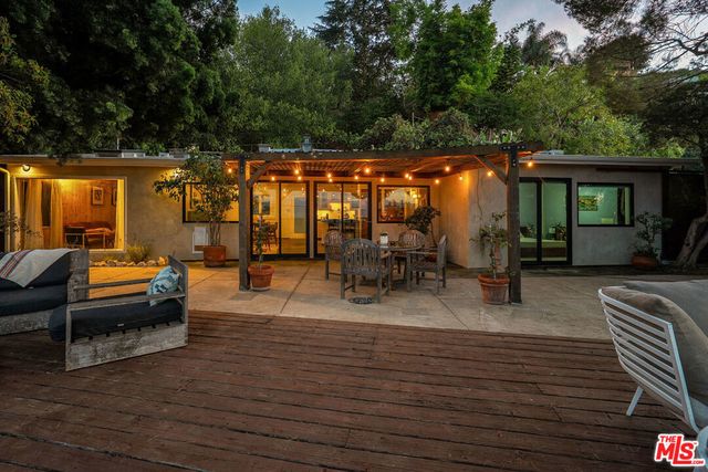 7272 Caverna Drive, Los Angeles