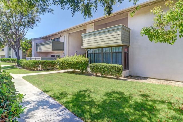 8633 Portola Court # 17-e, Huntington Beach